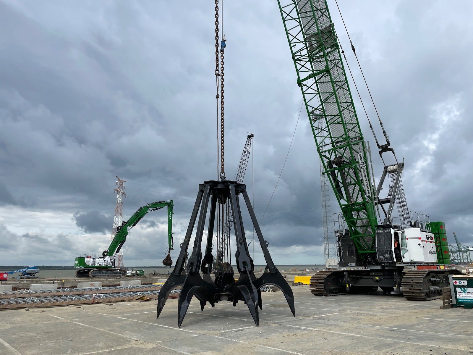Wire crane grab dredge with GeoDredge